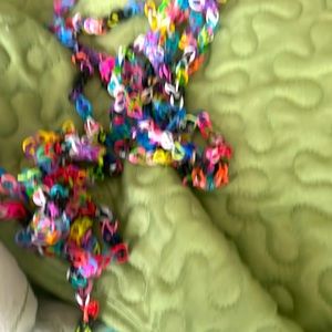 These are 2 loom jump ropes that do not break on concrete